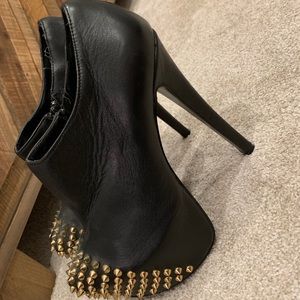 STEVE MADDEN studded heels size 7.5